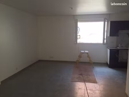 f3 centre ville avec parking