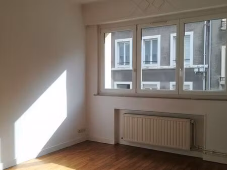 elle appart f2 chauf gaz immeuble calme