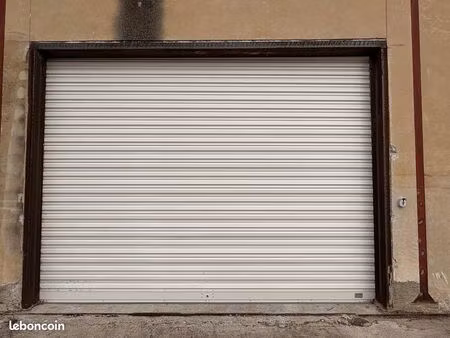 local de stockage 100m2