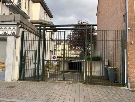 place de parking sécurisée - bd watteau