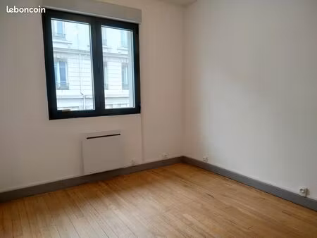 appartement 3 pieces 45 m2 caluire proche doua et cité internationale bus à 30 mètres