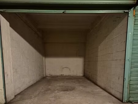 particulier loue garage / box pour voiture  stockage ou remorque