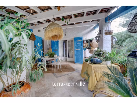 maison provençale typique à ceyrestre grand jardin et piscin