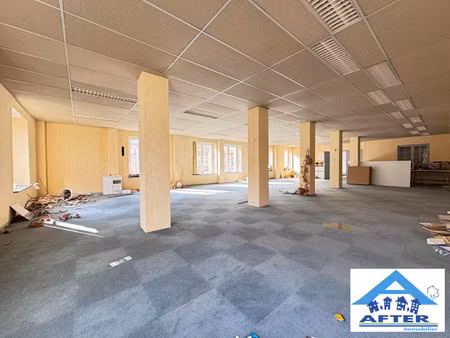 vaste local professionnel disponible de suite