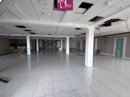 à louer - local commercial de 255 m2 - rdc - jarry