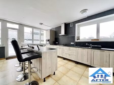 maison semi-individuelle avec jardin