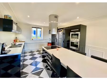 vany : jolie maison de village