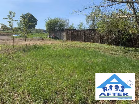 terrain constructible 896 m²