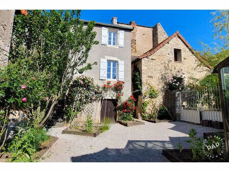 **maison d'habitation  2 gîtes et annexes (340 m² rénovés) - granges et dépendances aménag
