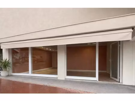 location pure hyper centre