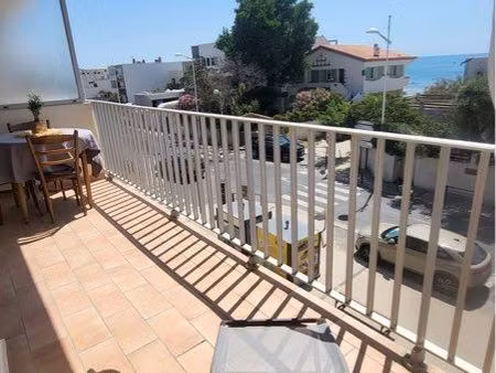 studio vue mer - parking et balcon