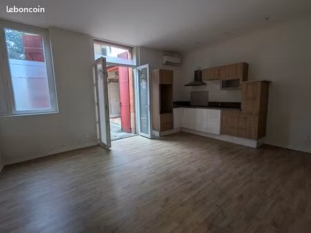 t2 rénové avec cour privée au centre  direct propriétaire