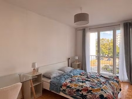 à louer – appartement entièrement rénové  ferney-voltaire  à 3 minutes de la frontière sui