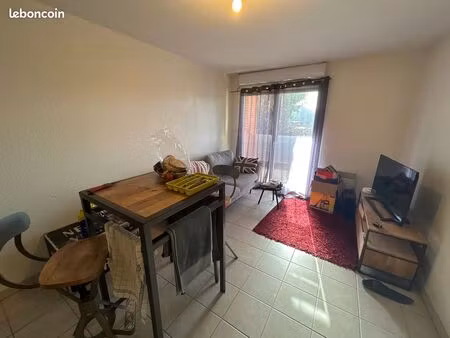 a louer appartement t2 avec place de parking privative et terrasse en résidence sécurisée 