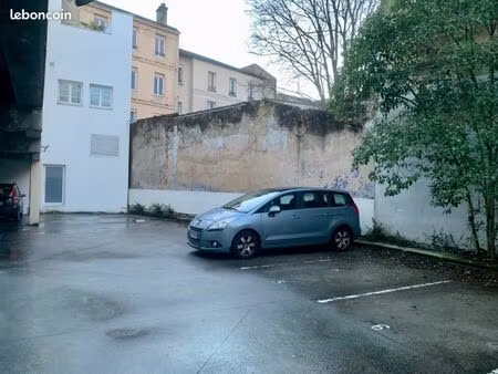 place de parking à louer bordeaux gare st jean / tauzia