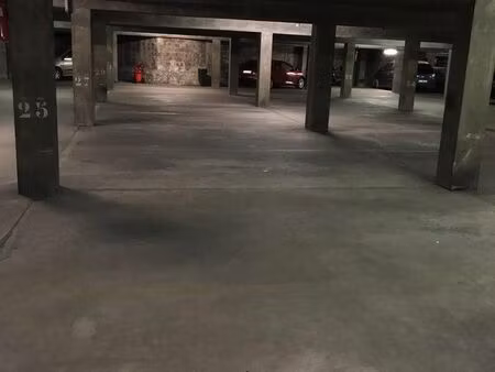 1 place de parking dans immeuble de standing sécurisé