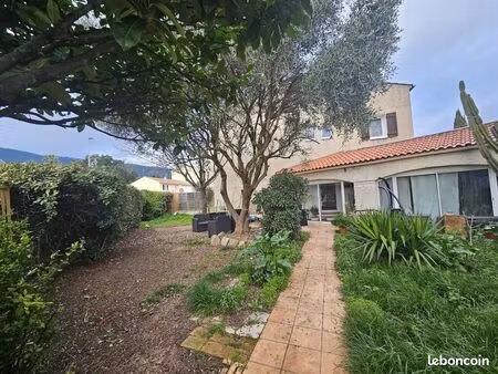 villa 5 pièces 100 m²