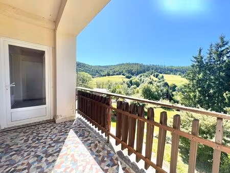 a 12 minutes de valdahon et 25 de pontarlier  appartement à rénover avec balcon et garage