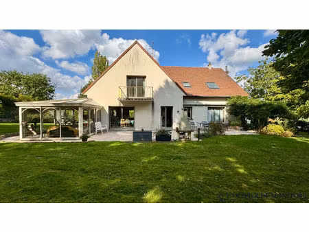 superbe maison à vendre à saint rémy l'honoré - 6 chambres et grand terrain !