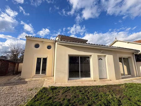 à villeneuve/lot  belle maison proche des commodités à pieds