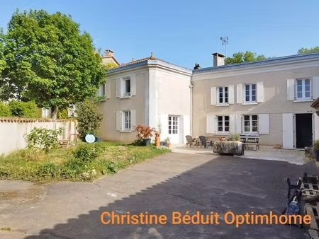 chazelles. maison de caractère de 223 m²  5 chambres  cour et grange