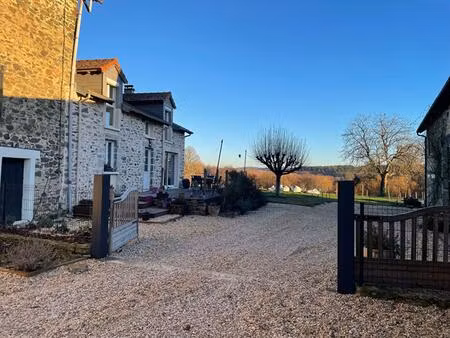 corps de ferme isolé et ses 7 hectares avec étang