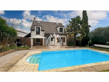 maison individuelle avec piscine