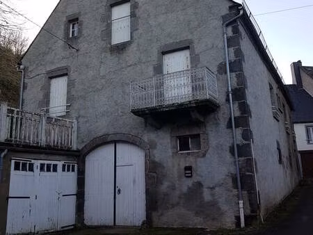 très grande maison de village
