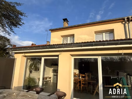 maison familiale rénovée avec grand jardin et vue sur la forê