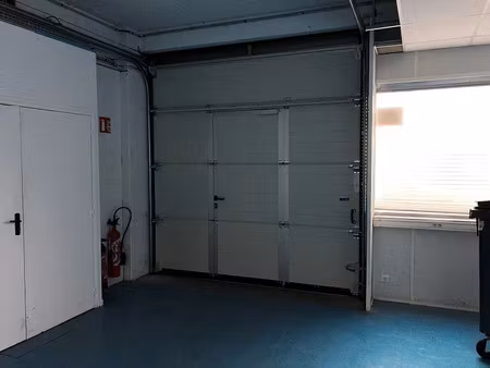 location local d'activités savigny le temple 1 111 m²