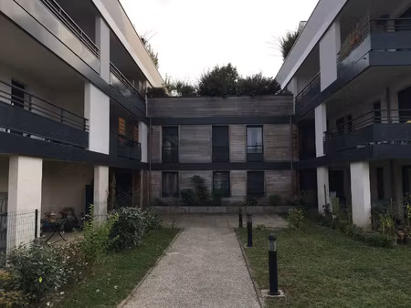 olivet - appt f2 dans residence recente - le larry