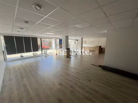 location commerce cran gevrier 161 m²