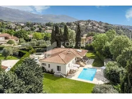 villa de plain pied proche du village