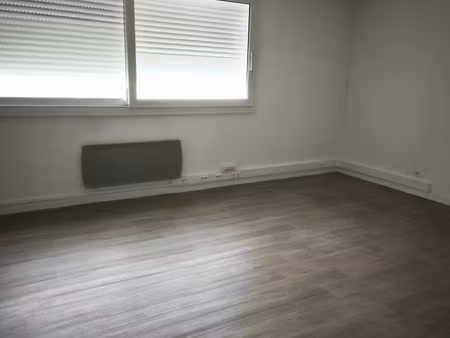 local de 49 m2 au rez de chaussée de residence