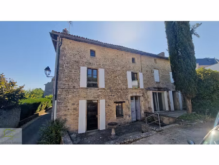 investissement à lusignan immeuble composé de 4 logements