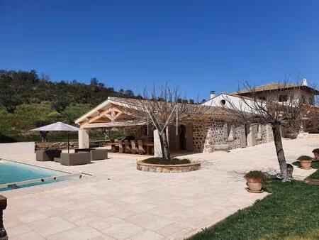 sublime propriete dans les hauteurs du plan de la tour