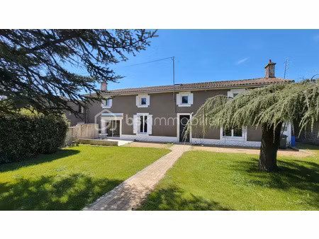 vente maison 6 pièces 200 m² à saint-georges-de-noisné (79400)  209 000 €