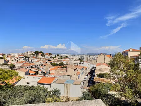 a louer appartement de type 4 avec terrasse et box fermé à marseille - 13006 quartier vaub