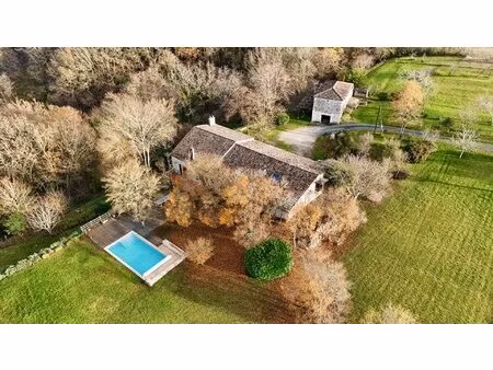 maison en pierre isolée proche de montaigu-de-quercy