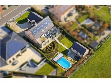 charmante villa met orangerie en zwembad op een steenworp van maastricht