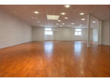 local commercial à louer 498 m2 vannes