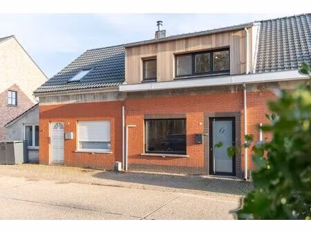 prachtig gerenoveerde woning met 3 slpks en tuin te beerse