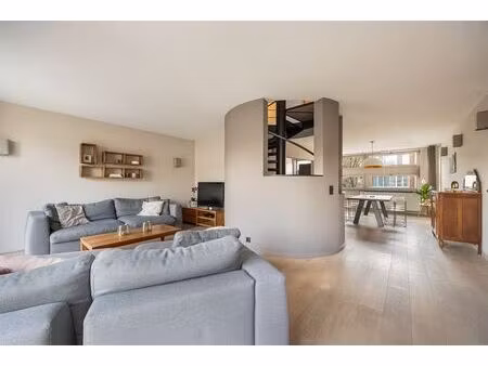 ruime woning met inpandige garage en tuin