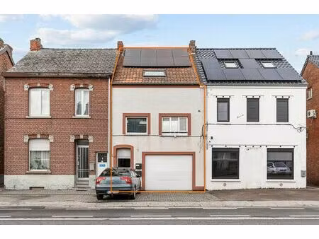 te renoveren woning met bovenliggend appartement gelegen te heppen