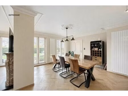 karaktervol landhuis op 2318 m² in groene  rustige omgeving