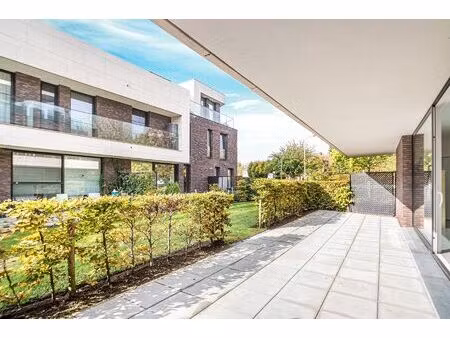 lichtrijk gelijkvloers appartement met terras en tuinzicht