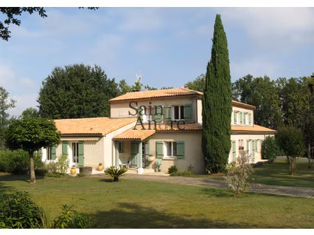 maison d'architecte familiale avec piscine sur parc arboré