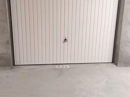 loue garage box 16m2 à propriano