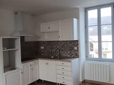 t3 rdc refait a neuf pouance 56m2