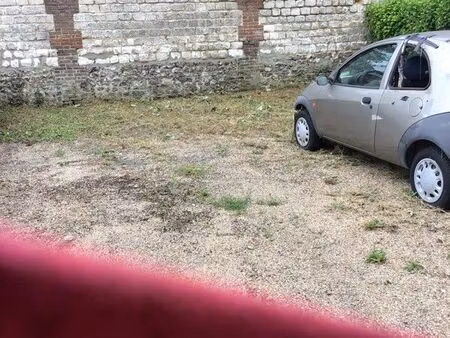 place de parking fermé rue des echelettes à elbeuf